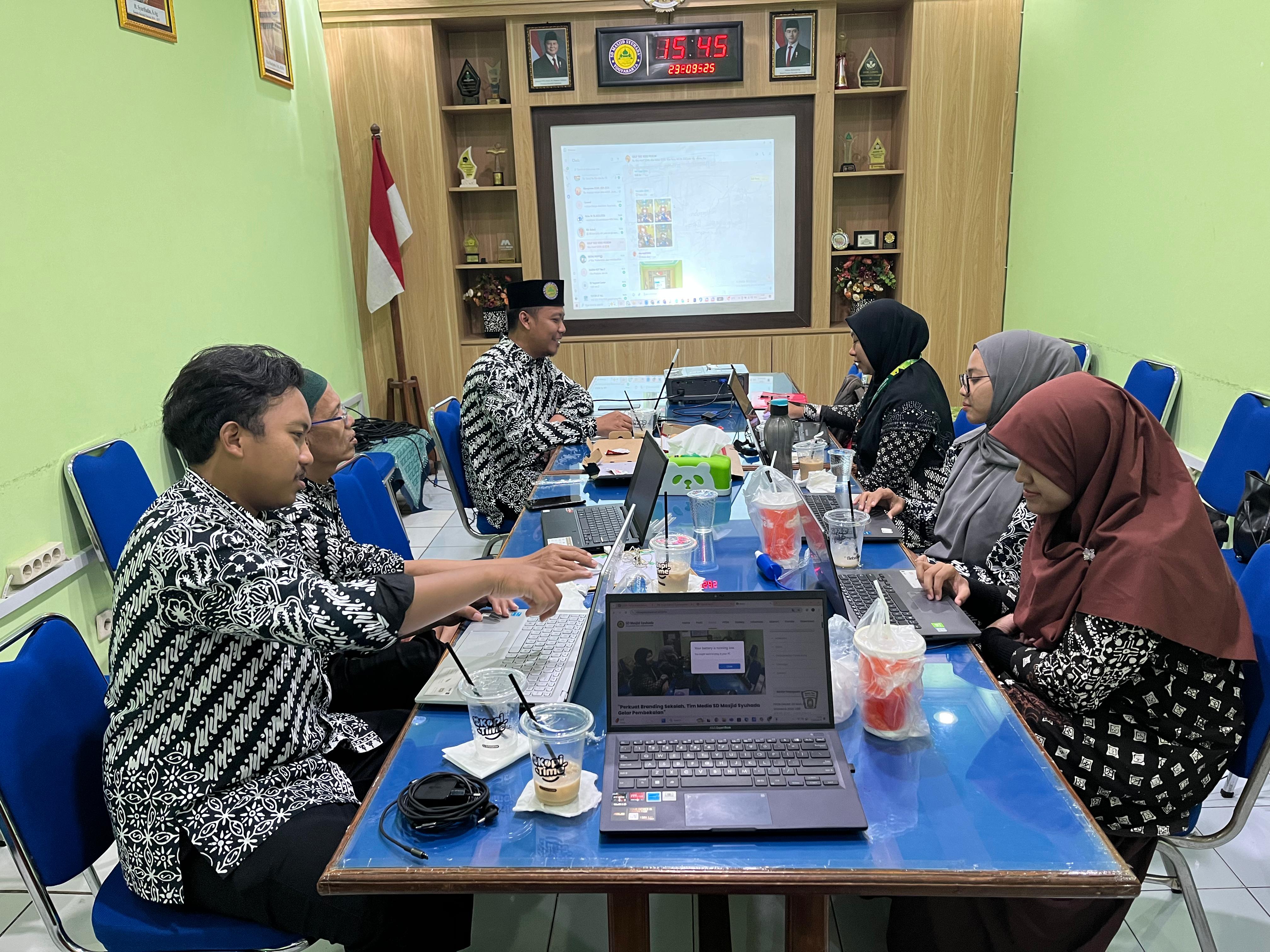 "Perkuat Branding Sekolah, Tim Media SD Masjid Syuhada Gelar Pembekalan"